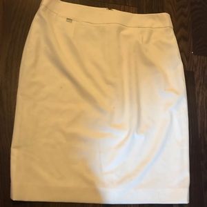 White pencil skirt 💼